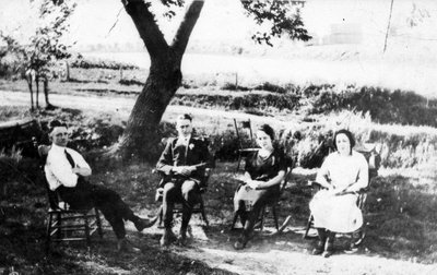 Omer, Henri et Lucienne Dupont ainsi que leur cousine Carrine.