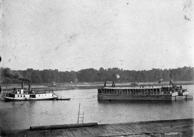 À l'exposition en barge.