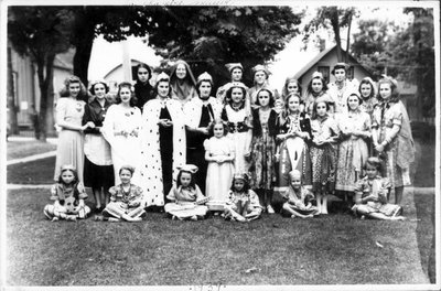 Troupe de théâtre de Rockland lors de l'interprétation de &quot;La Chambre Mauve&quot; dirigée par Yvette Rochon Laviolette.