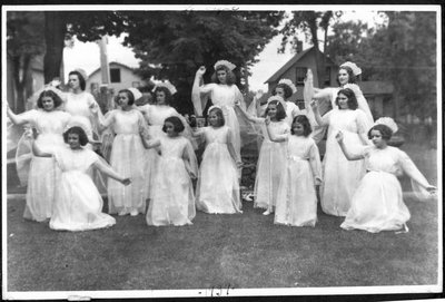 Troupe de théâtre de Rockland lors de l'interprétation de &quot;La danse du cygne&quot;.