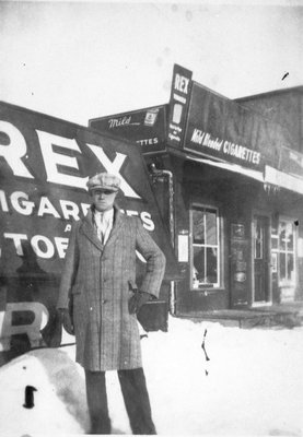 René Brunet devant le restaurant Payer.