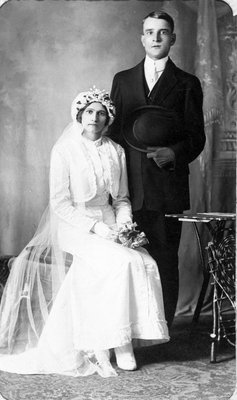 M. et Mme Quesnel à leur mariage.