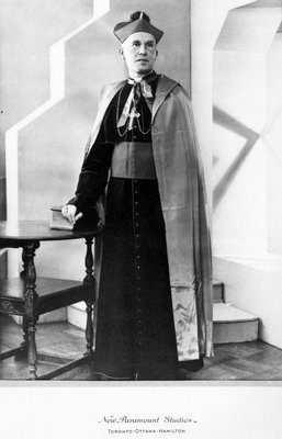 Monseigneur J. D. Desrosiers (Oblat de Marie-Immaculée).