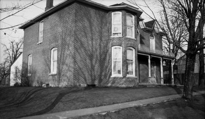 Brick Ontario cottage, Gothic Revival