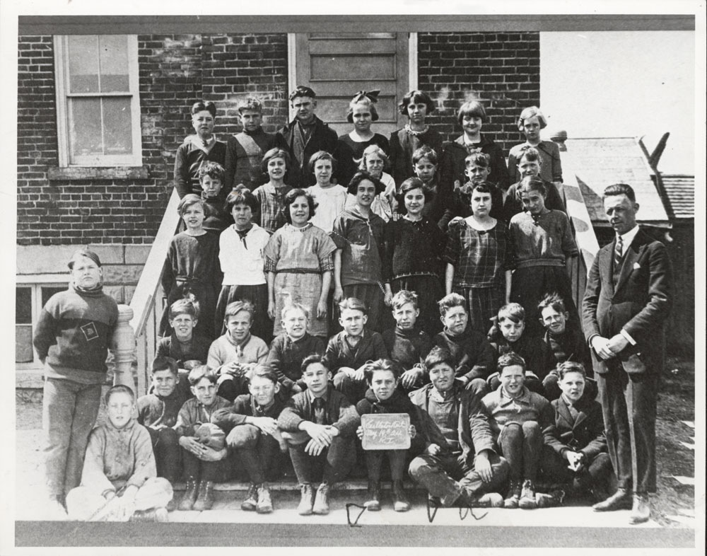 Castleton Public School, 1924, including A.G. Cracknell, Teacher