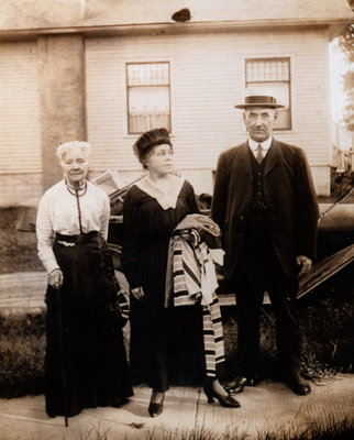 Reproduction photograph of Annie Elizabeth &quot;Tottie” (nee Merriman) McColl, Annie Maria (nee Strong) Bidwell, and George Bidwell