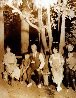 Reproduction photograph of Hattie E. Kerr, Harry Kerr, Robert Kerr, Winnie M. Black, Robert Byrne Kerr, and James Ralph