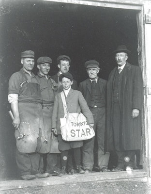 Group photograph of Toronto Star paper boy, businessmen and workers, Cramahe Township