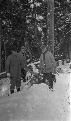 Deerhunters transporting a stag