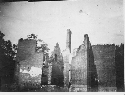 The ruined walls attracted many picnickers to the site.