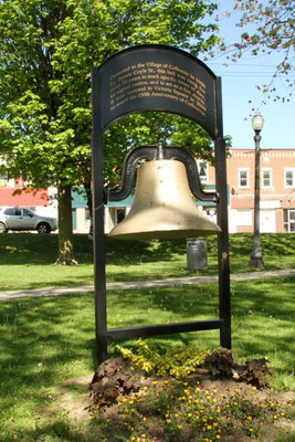 Bell, Victoria Square