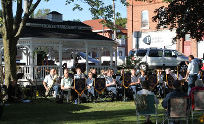 Gazebo and musicians, Victoria Square