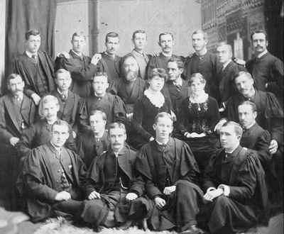 <b>Victoria University Graduating Class - 1886<b>