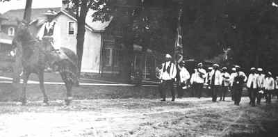 <b>Orange Parade - c.1910<b>