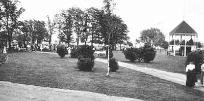 <b>Victoria Park Bandstand<b>