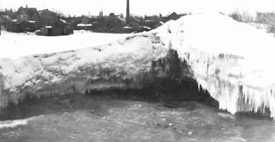 Iceberg at Division Street waterfront 1916