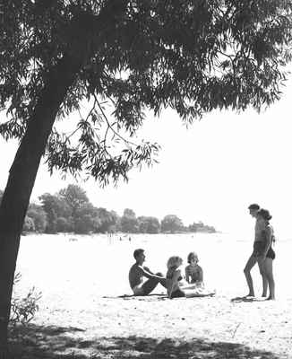 <b>Cobourg Beach c.1960<b>