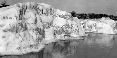 Icebergs in Cobourg Harbour 1900