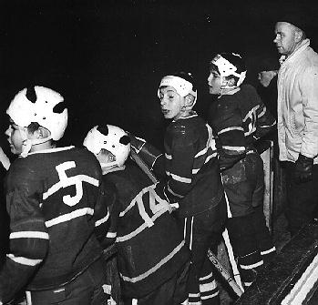 Earl Neil and his hockey team, 1965