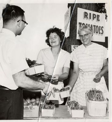 Ken Arnold's Fruit Market, 1962