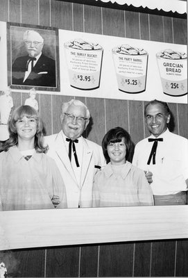 Col. Sanders visits Georgetown KFC