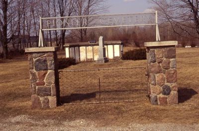 ESQUESING - Worden Pioneer cemetery at corner of Highway 7 (27 Sideroad) and 5th line.