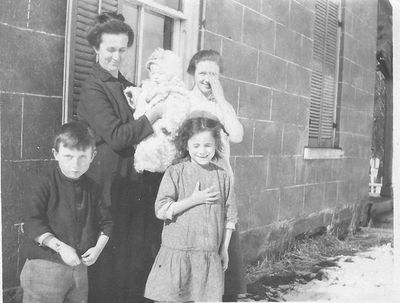 Mrs. Jennie (Gilmore) Brooks with Children