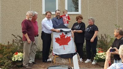 Preparing to unveil a plaque honouring Canadian singer 'Stompin' Tom Connors.