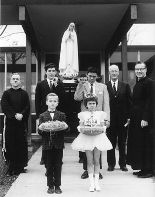 Statue of Out Lady of Fatima