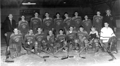 The Georgetown team participating in the International Bantam Hockey Tournament