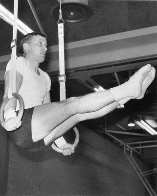 Bernard Krudwig performs on the rings