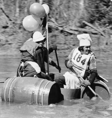 'Three Men in a Tub' in Jaycees' Boat Race