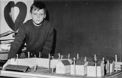 John Voros demonstrates street lighting display at Glen Williams' Science Centre competition