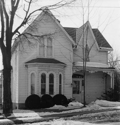 House at 44 Main Street being demolished to add to Bell Canada building