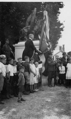 Sir Arthur Currie Unveils War Memorial, 1924