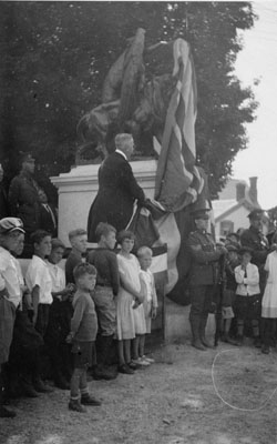 Sir Arthur Currie Unveils War Memorial, 1924