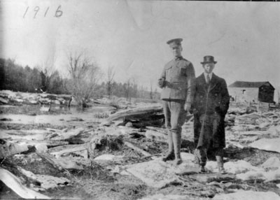 Jack Ballantine (in uniform) and Eddie Hill 1916