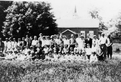 Junior and Senior rooms of Glen School 1927