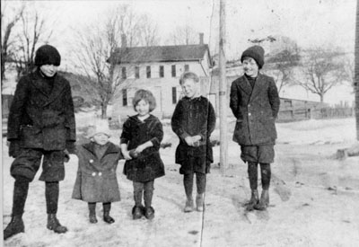 Wheeler children on Prince Street c1910