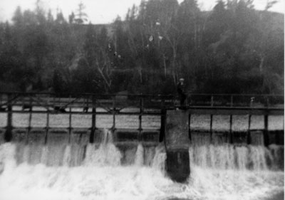 The dam across the Credit River