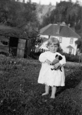 Una Hill standing in the back garden of 3 Tweedle 1921