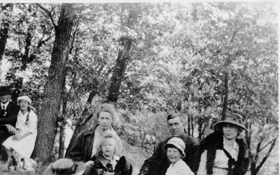 Clayton Family and Irene Erdman. 1918