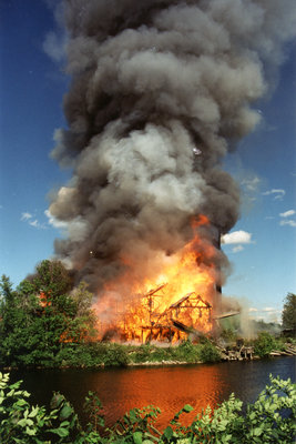 Incendie de la Scierie Field Lumber, Field, ON / Field Lumber fire, Field, ON