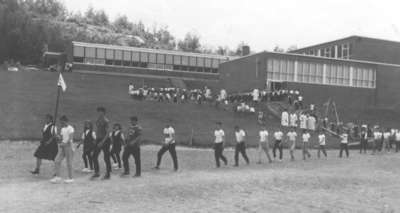 Parade de fin d’année scolaire à l'école Ste-Marie, Field, ON / Parade to celebrate the last day of school at École Ste-Marie, Field, ON