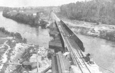 Contruction du pont Canadian Northern à Field, ON, 1914 / Construction of the Canadian Northern train bridge, Field, ON, 1914