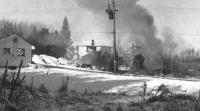 Brûlage des maisons sur la rue Prieur, Field, 1980 / Burning of houses, Field, 1980