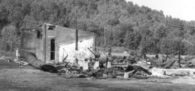 Après l’incendie de la Scierie Field Lumber, le 17 juillet 1998 / After the fire, at Field Lumber, July 17, 1998