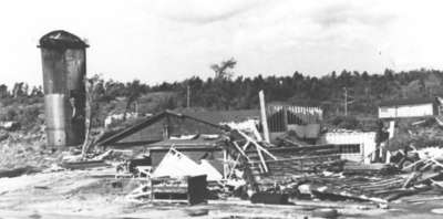 Planeur de la scierie Field Lumber après la tornade / The Field Lumber planer after the tornado