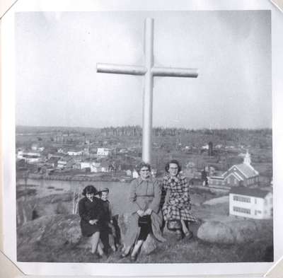 Croix / Cross, Field, ON