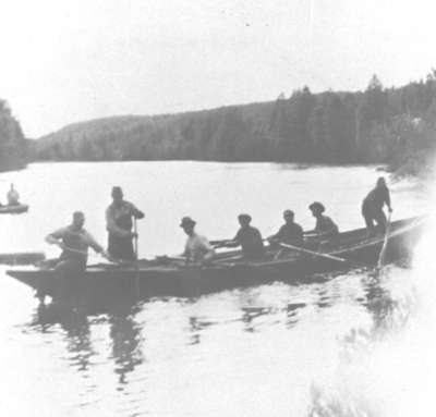 Draveurs sur la rivière Sturgeon, Field, ON / Drivers on the Sturgeon River, Field, ON